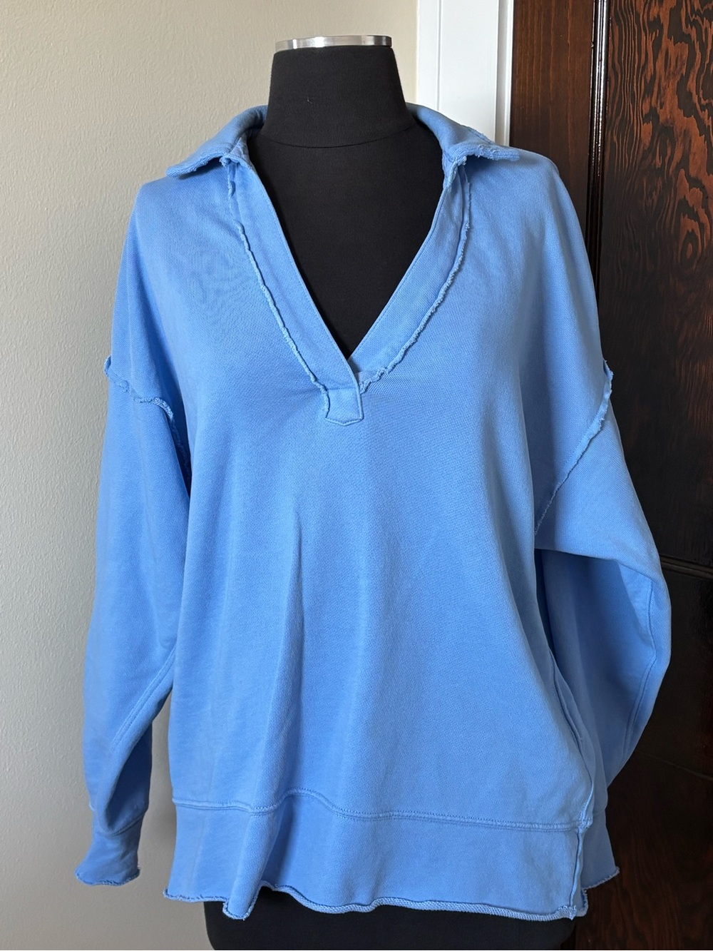 Aerie Women’s Oversized Collared Deep V Sweatshirt Blue Pull Over Distressed